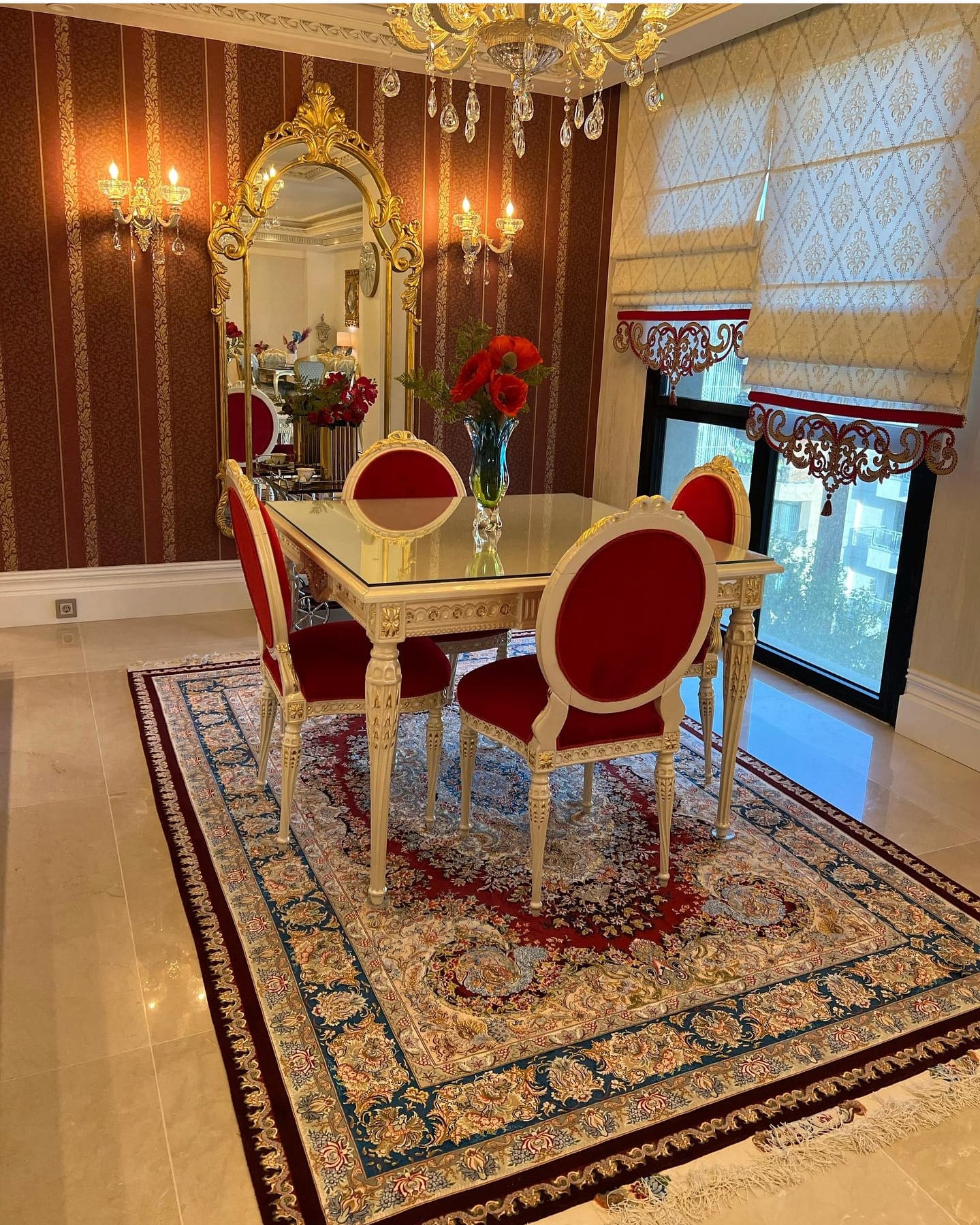 با فرش قرمز چه رنگ مبلی ست کنیم ؟