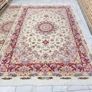 فرش علیا کتیبه‌ای جفت ۶ متری؛ جلوه‌ای اصیل برای دکوراسیون ایرانی