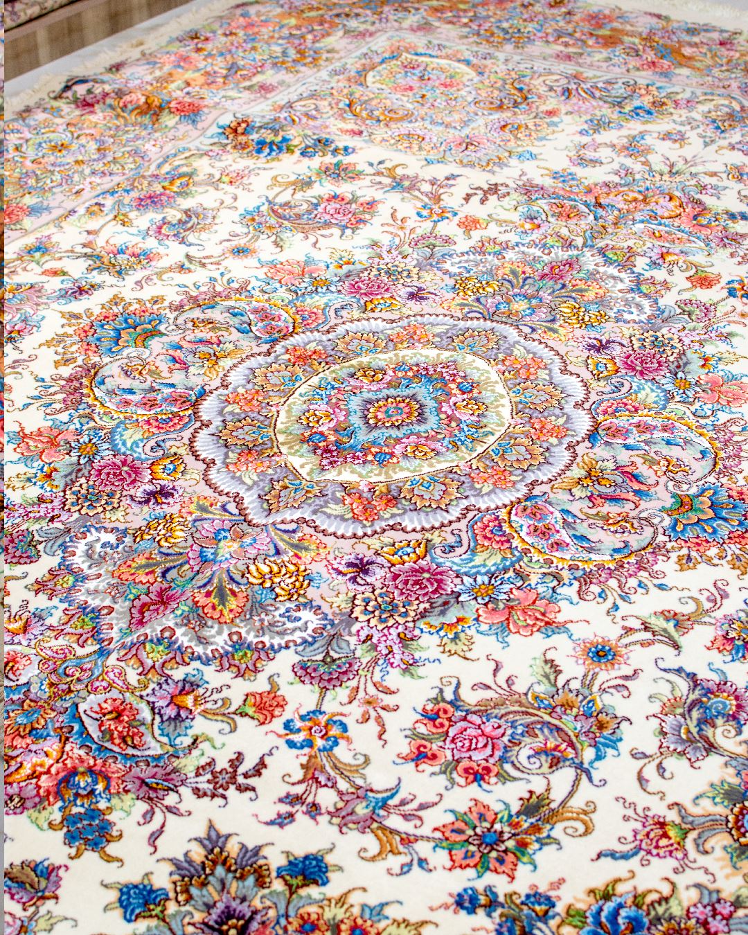 فرش نفیس 9 متری خطیبی-40رج - Image 4