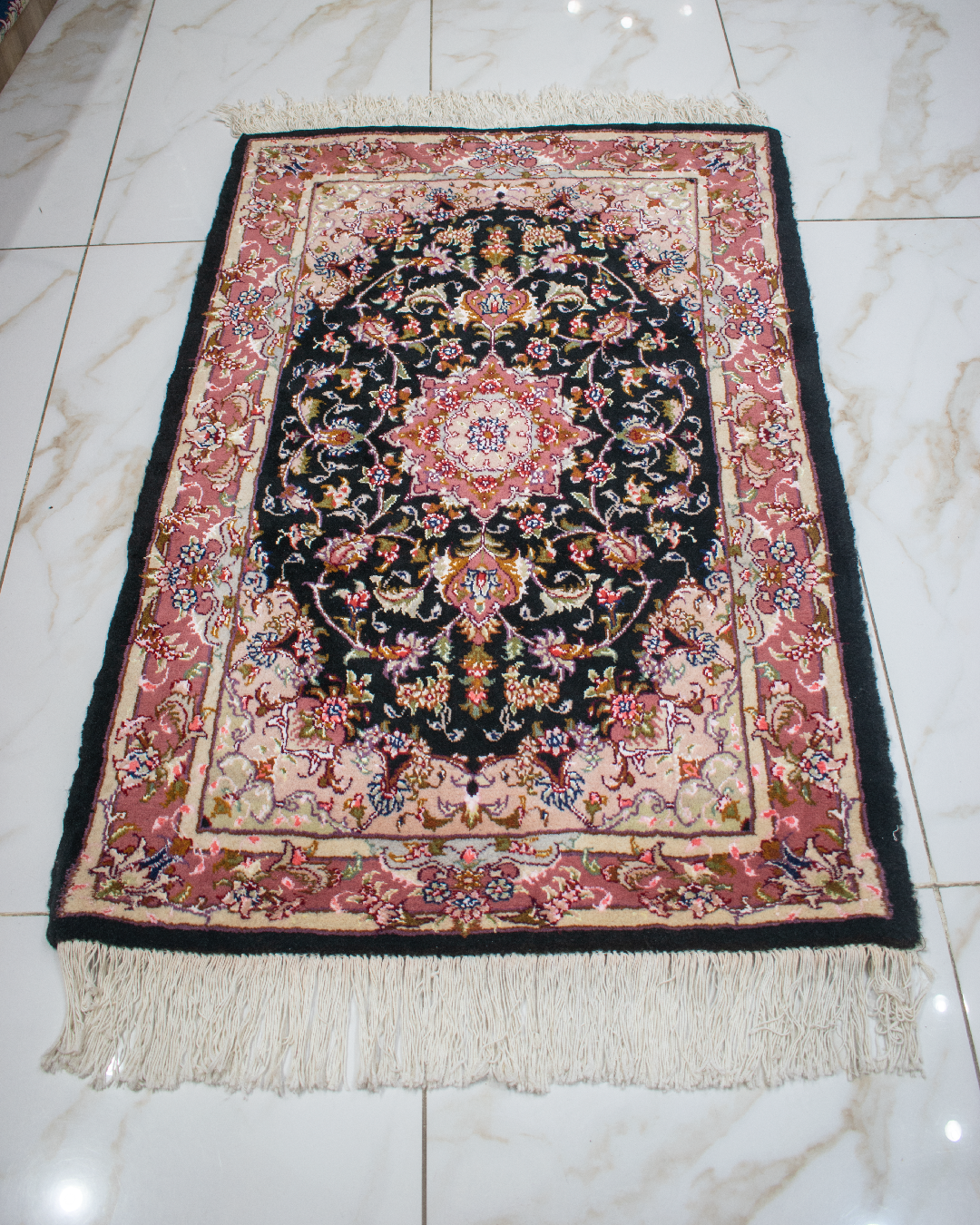 فرش دستباف ذرع و نیم طرح علیا – ۳۰ رج